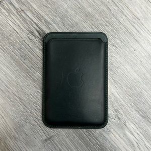 Magnetic iPhone card case, green
